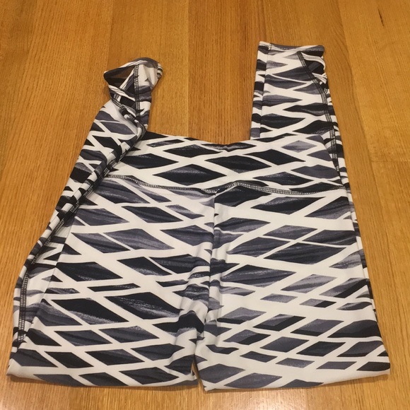 Bundle of 3 workout pants by athletic collection - Picture 7 of 8